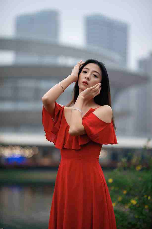 请别相信他